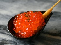 Sousaku Kushiage Tsuda Toranomon Hills Station Branch_Salmon and Salmon Roe - A creative kushiage with a luxurious combination that really looks good.