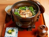 Shintomicho Maruyasu_Clay Pot Rice - It's gorgeous to look at! Taste the ingredients of the four seasons.