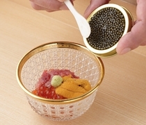 Sushi Miyavi_Bowl of sea urchin, salmon roe, green onion, and caviar - A blissful taste spreads in the mouth.