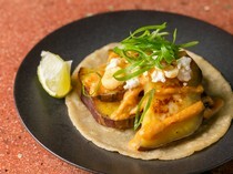 Piopiko_SIGNATURE TACO, Sweet Potato, cashew salsa, scallion, queso fresco, giant corn - Popular both in Japan and overseas.