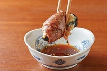 Wagyu-yakiniku Kagurazaka Ushimasu_Grilled Oyster wrapped in Premium Loin - with the richness of the sea