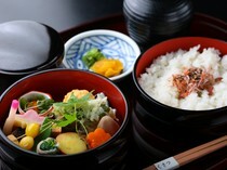 Asakusa Kusatsutei Ariake Branch_Kaiseki Lunch Gozen - is a set meal featuring the essence of Japanese cuisine, such as Steamed shrimp dumplings, Grilled white fish marinated in miso, Japanese omelet, and Simmered Vegetables.