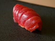 Kagurazaka En_Marinated Tuna Nigiri - Lean tuna selected carefully at the Toyosu market is used.