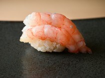 Kagurazaka En_Sweet Shrimp Nigiri - Take your time to savor rich shrimp, the bounty of the Japan Sea.