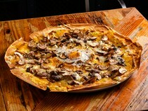 J.S. BURGERS CAFE Shinjuku Branch_Fresh Mushrooms & Truffle Cream Sauce - Original pizza exclusive to the Shinjuku branch