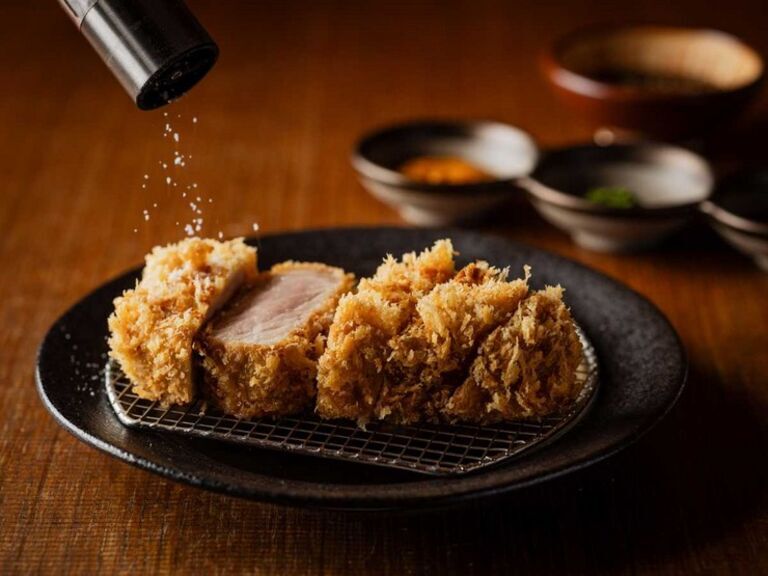 Tonkatsu Kokomade Yaruka_Cuisine